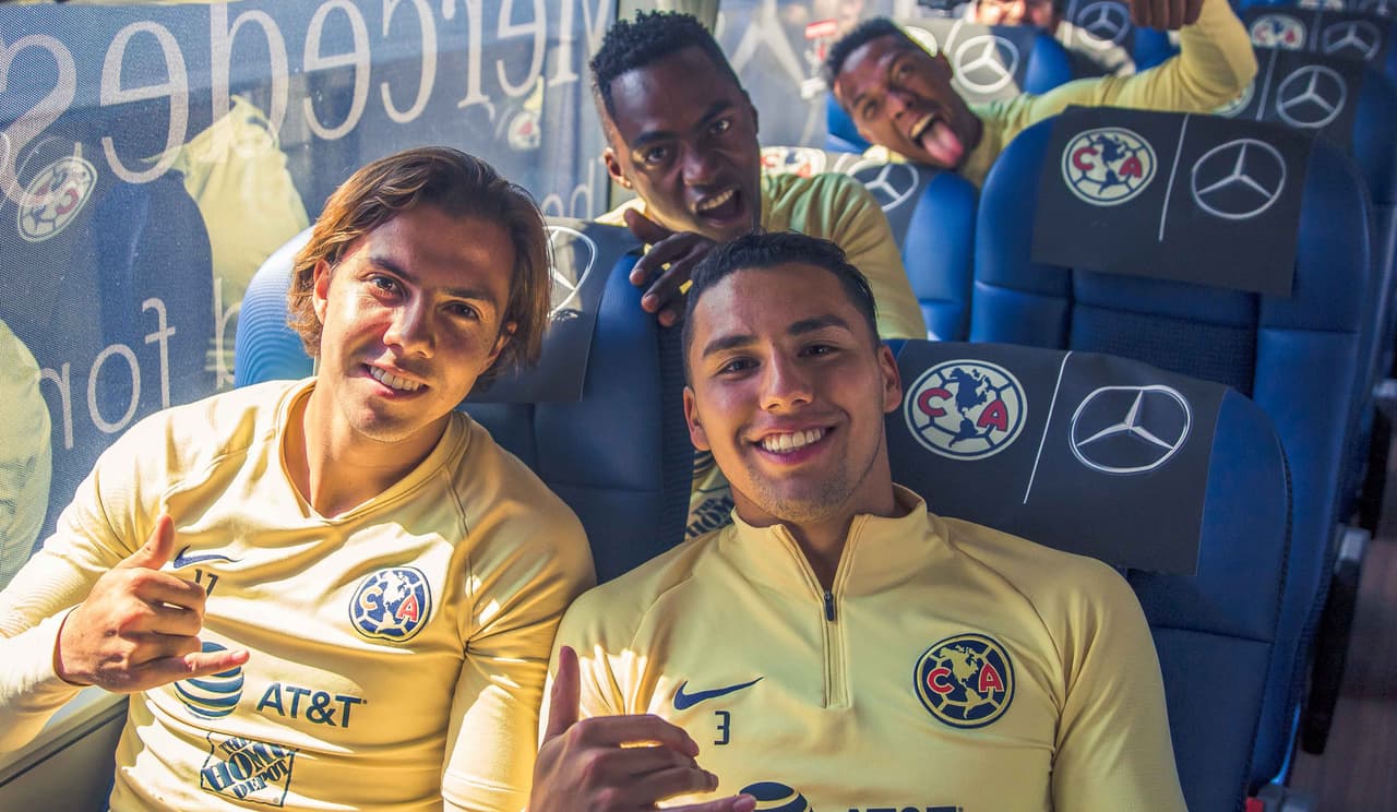 Con la presencia del todo el cuadro del primer equipo del América, se presentó el nuevo transporte del equipo.