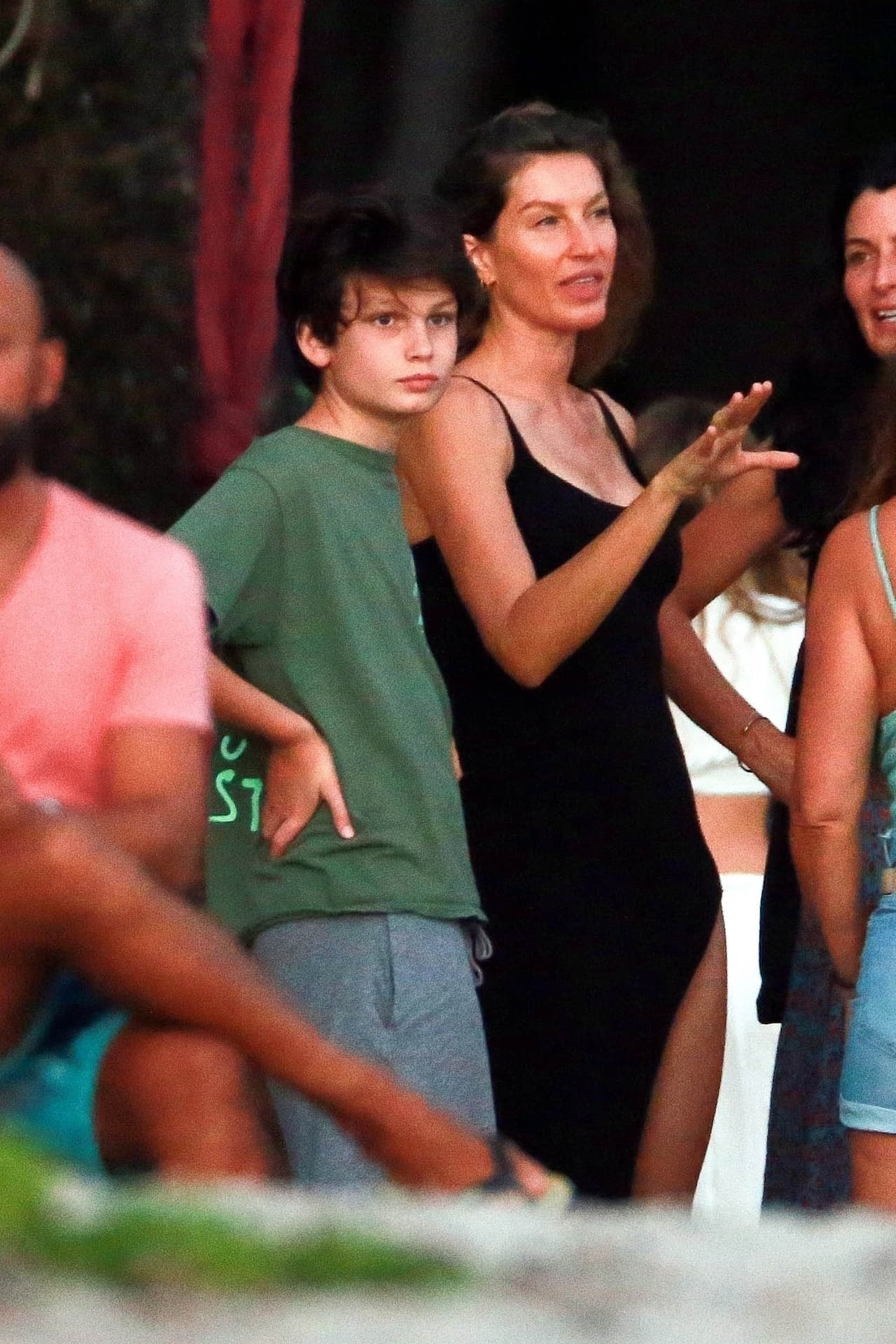 Tom tiene una lujosa propiedad en 
<b>Santa Teresa de Cóbano</b>, Costa Rica, un exclusivo lugar donde los residentes son principalmente extranjeros, explica ESPN.
<br>