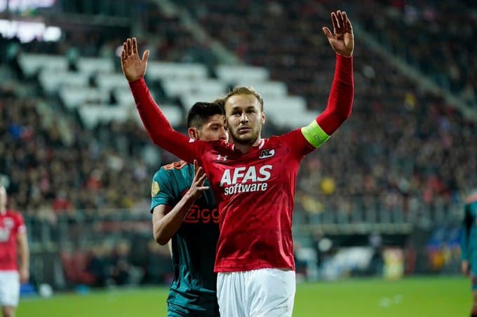 Edson Álvarez juega los 90 minutos en la derrota del Ajax 1-0 ante el AZ Alkmaar con gol de Boadu al minuto 90.