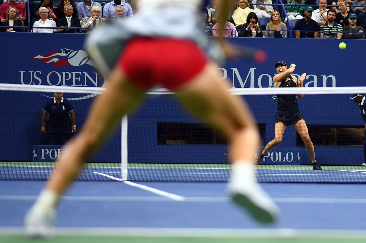 Sharapova hizo su reaparición en Grand Slams en el US Open 2017, pero Halep la puso a sufrir con sus contragolpes y drives.