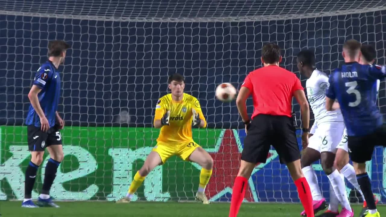 ¡TIRO ATAJADO! disparo por Emil Holm.