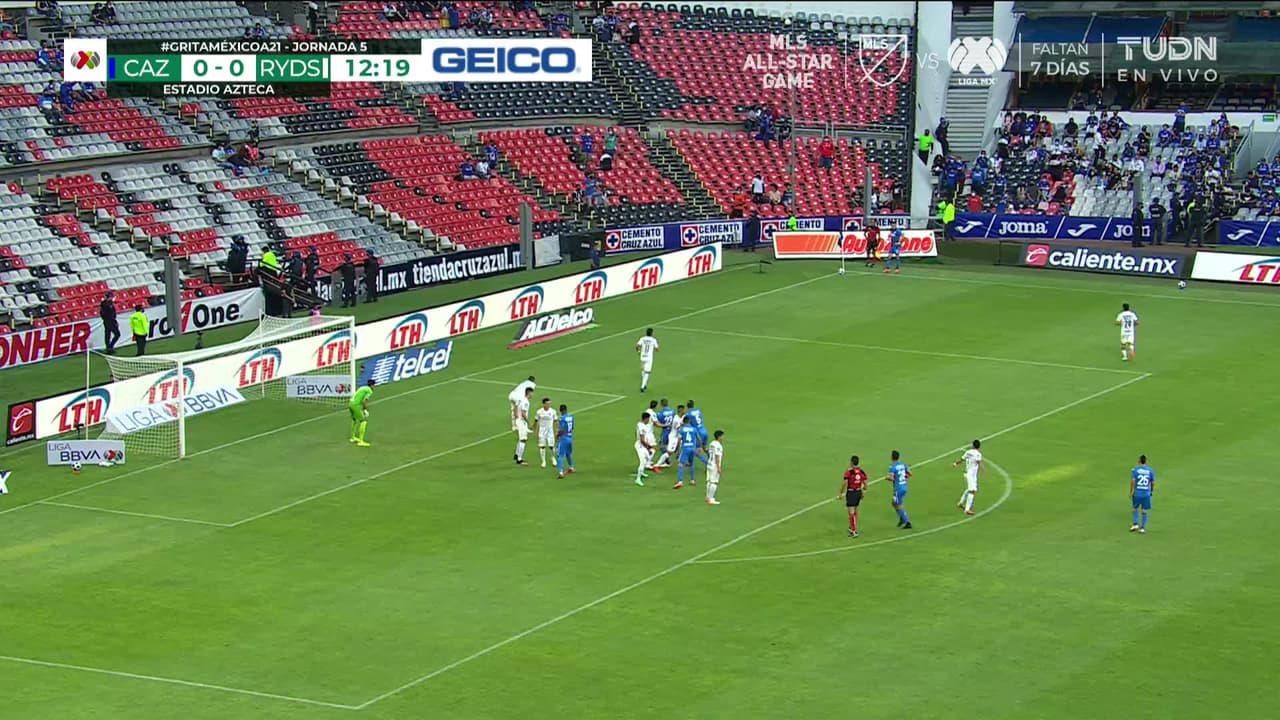 ¡TIRO ATAJADO! disparo por Jonathan Rodríguez.