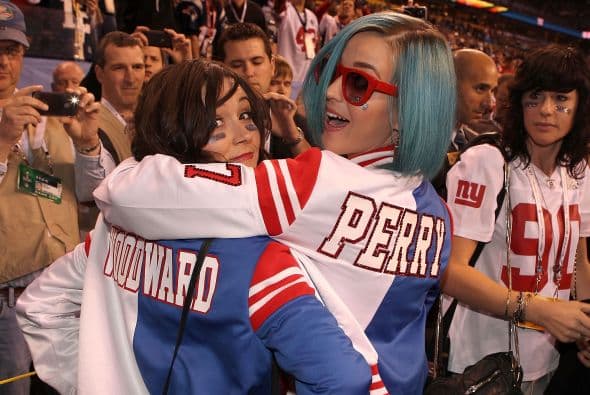 Miles de fotografías se llevaron los fans y los medios de la estrella.