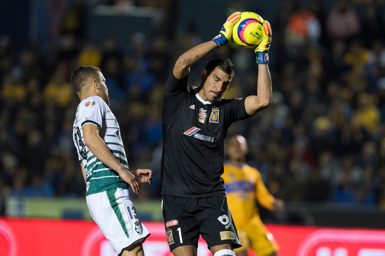 Con el empate, Santos ganó mucha confianza y estuvo cerca de marcar el segundo pero la defensiva felina y Nahuel Guzmán lograron contener los ataques rivales.