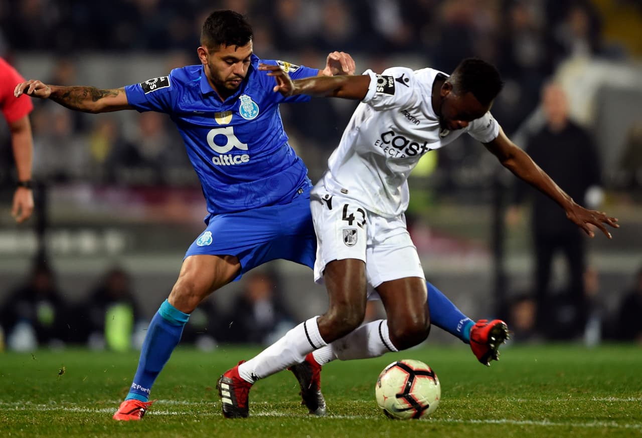 <b>Jesús Corona: </b>Sergio Conceicao volvió a confiar en el 'Tecatito' para su ataque, pero el Porto no pasó del 0-0 en su visita al Vitoria Guimaraes. El volante jugó todo el partido.