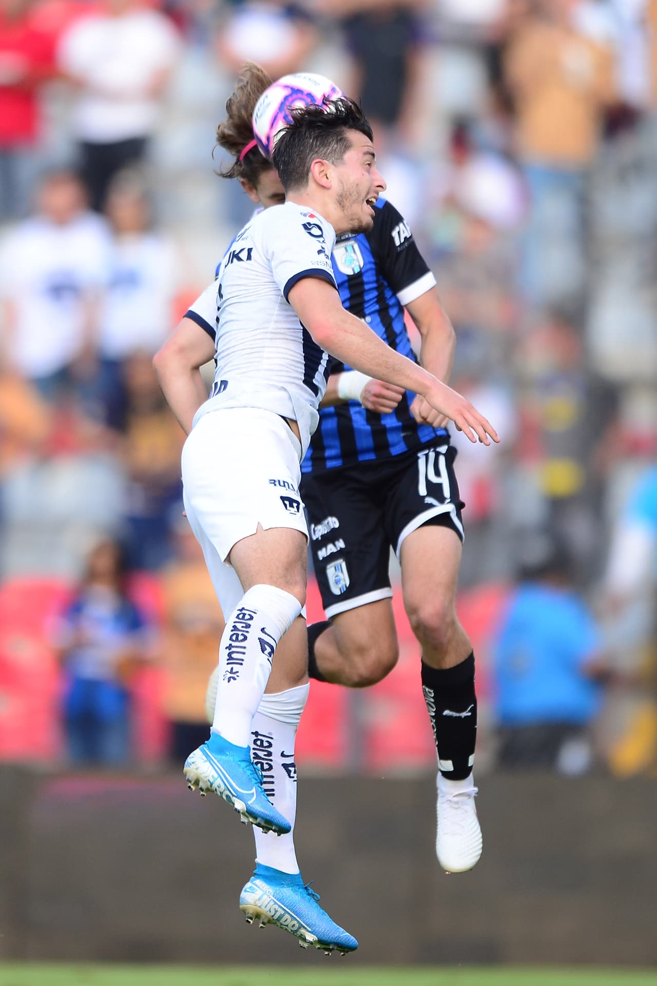 Con goles de Jordan Sierra (26), Aké Loba (29) y Enrique Triverio (82), Querétaro golea y se lleva los tres puntos en casa.
