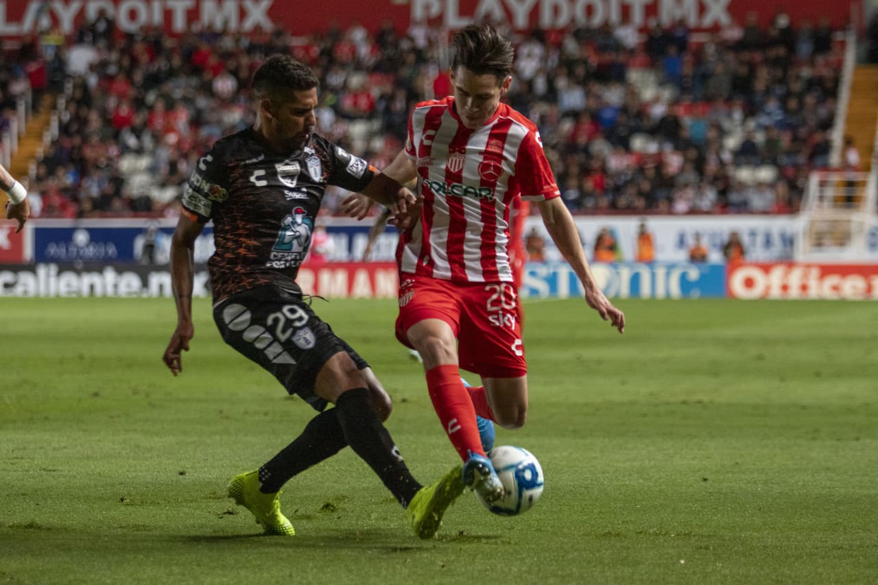 Con anotaciones de Román Ibarra y Franco Jara, los hidalguenses vencieron a Necaxa en el Estadio Victoria.