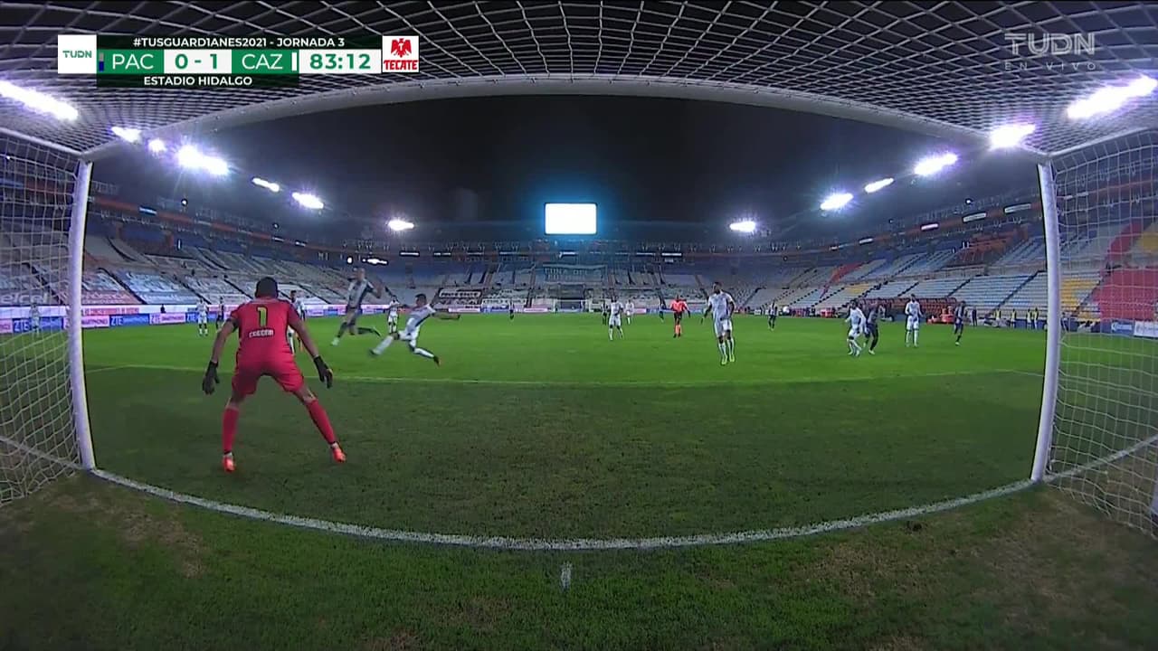 ¡TIRO ATAJADO! disparo por Erick Aguirre.