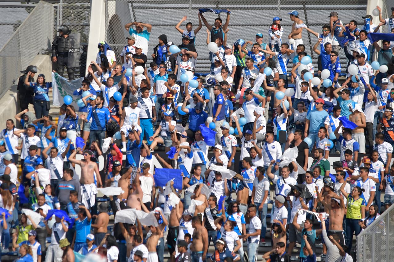 Los fanáticos de Puebla fueron locales y apoyaron a su equipo que al final consiguió una valiosa victoria.