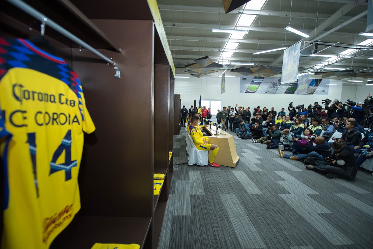 Las Águilas presentaron a unos muy sonrientes Joe Corona, Emanuel Aguilera, Henry Martín, Andrés Ibargüen y Jérémy Ménez como sus nuevos hombres para el Clausura 2018.