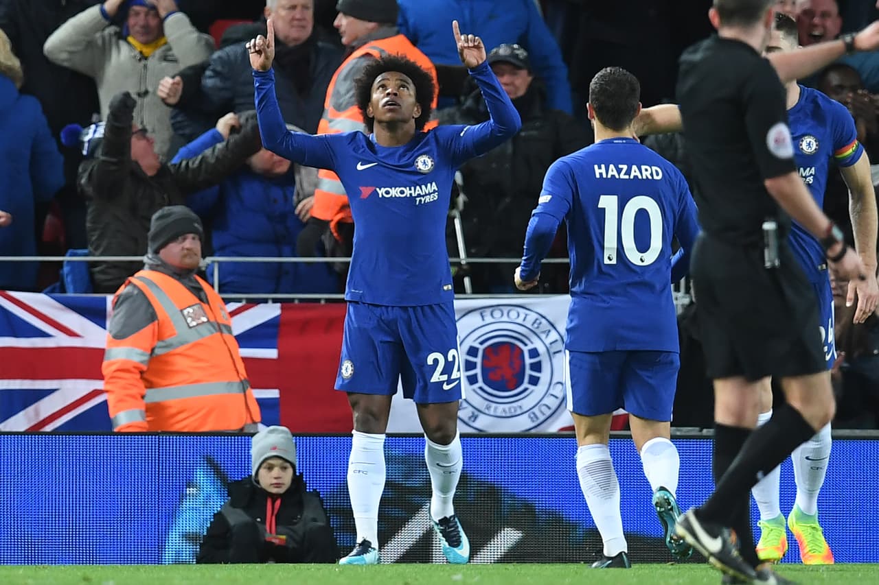 Willian salva al Chelsea de la derrota ante el Liverpool