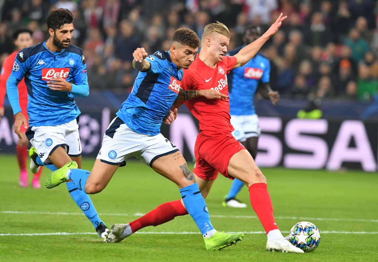 La Champions League no lo atemorizó y en su debut contra el Genk, Haaland anotó un hat-trick y, posteriormente, anotó cuatro goles contra el Napoli y el Liverpool.