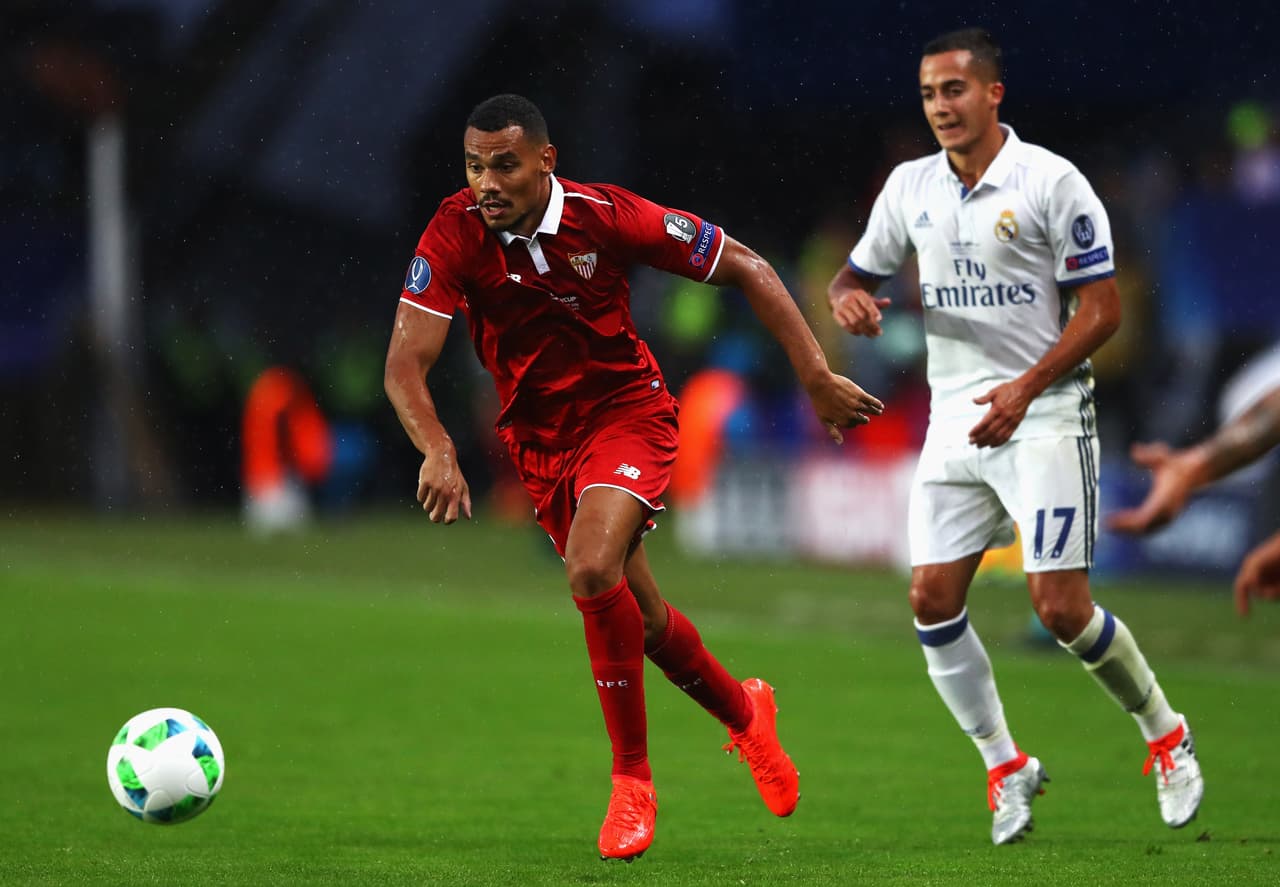 Su recorrido por el profesionalismo lo ha llevado por Olympique de Lyon, Niza, Sevilla y Borussia Mönchengladbach. Por el equipo español tuvo su paso más importante.