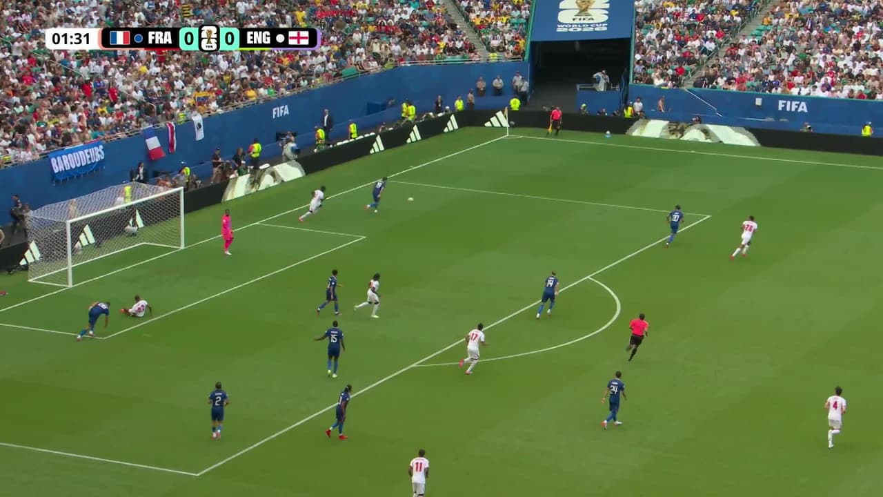 ¡GOL!  anota para Inglaterra. Declan Rice