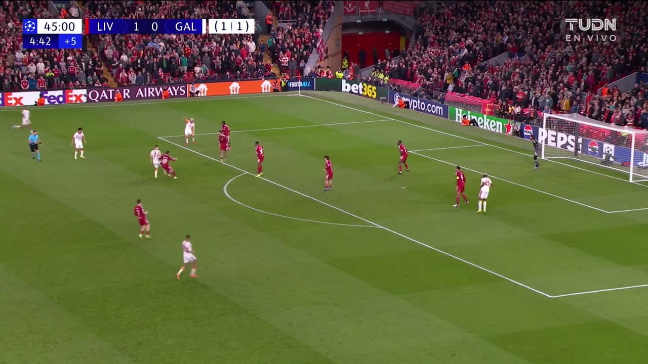 ¡TIRO ATAJADO! disparo por Mohamed Salah.