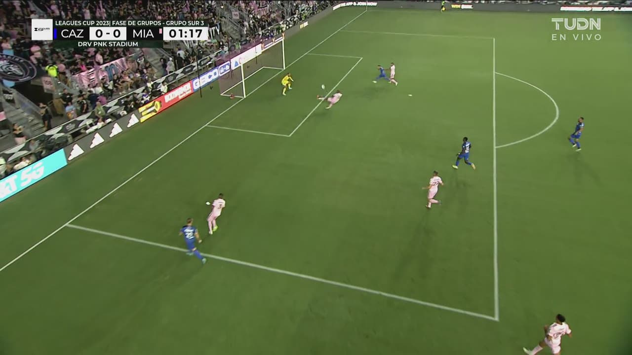 ¡Primer acercamiento! Cambindo no llega a rematar para Cruz Azul