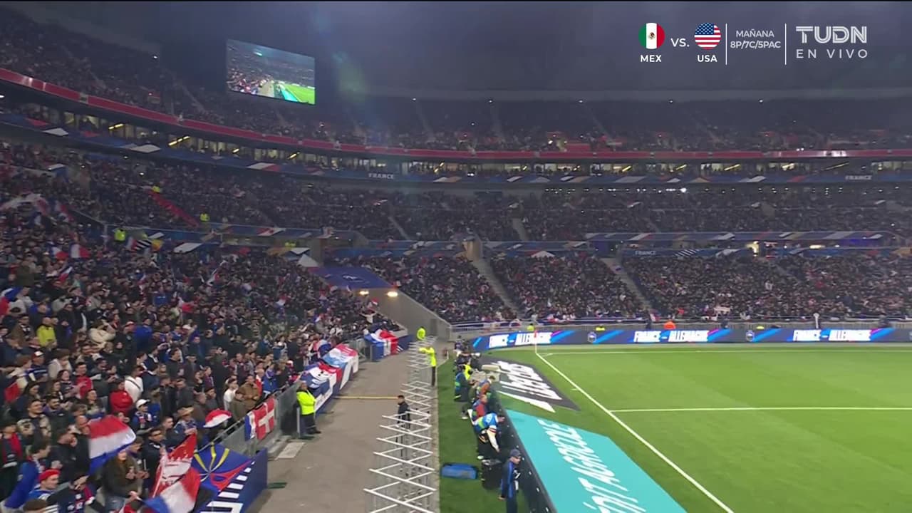 Arranca el partido y la pelota está en juego.