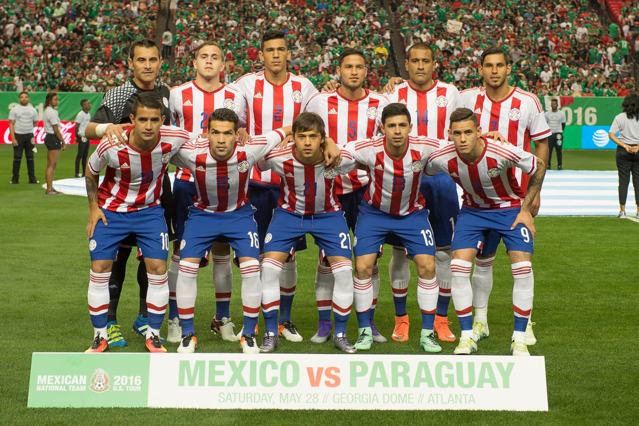 Mientras que Paraguay salió con: Villar; Valdéz, Balbuena, Da Silva, Riveros; González, Piris, Ortíz, O.Romero; Jorge Benítez, Sanabria.