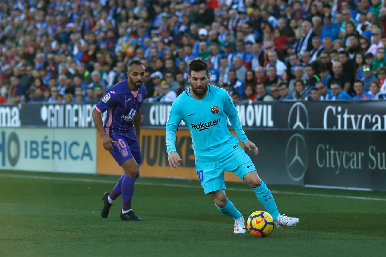 En los pies de Lionel Messi fluyó buena parte del fútbol de un Barcelona que todavía no conoce la derrota en esta edición de la Liga de España.