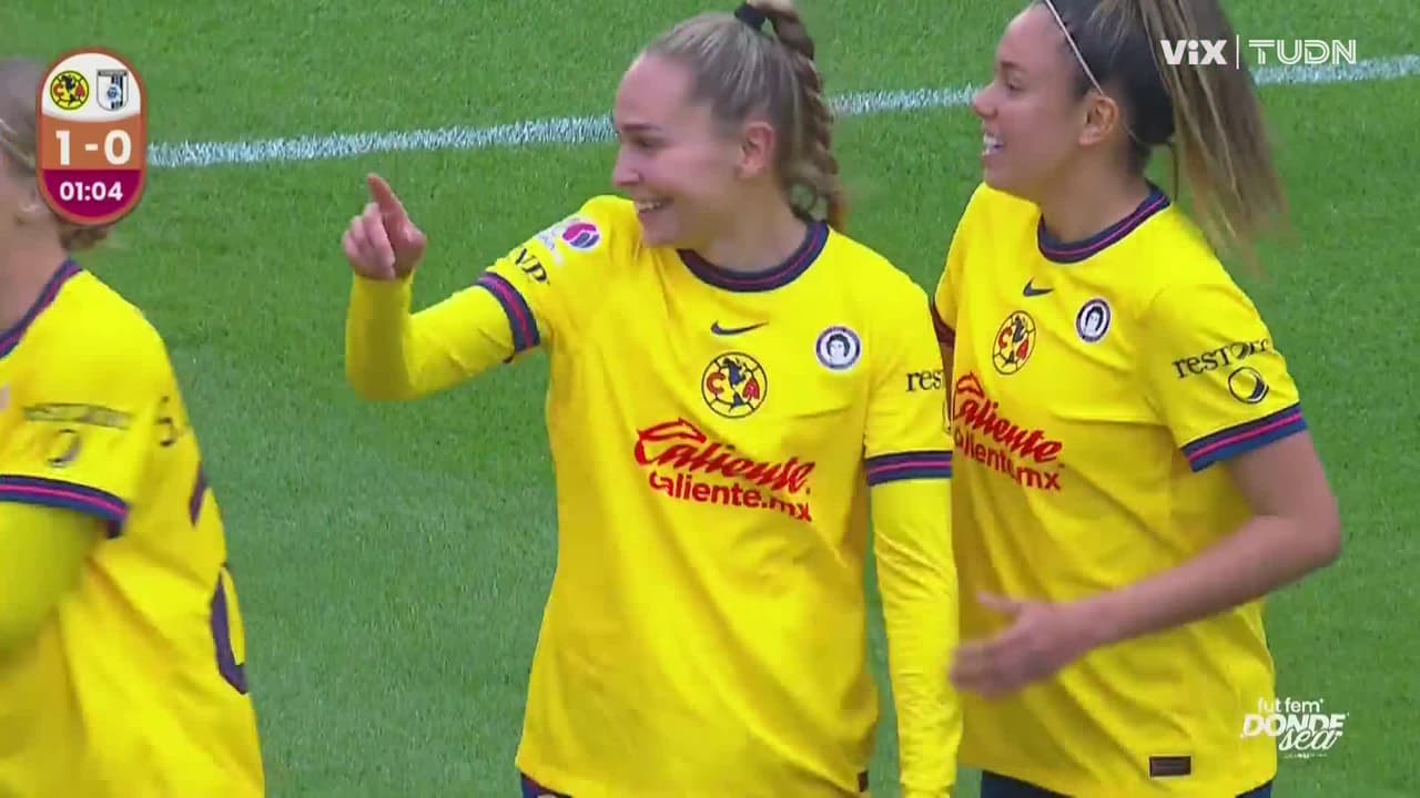 ¡Gol del América! Irene Guerrero cierra la pinza para abrir el marcador