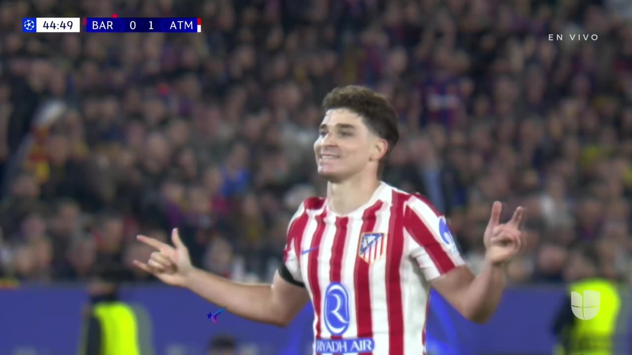 ¡Pero qué golazo! Julián Alvarez clava el balón en el ángulo para el 0-1