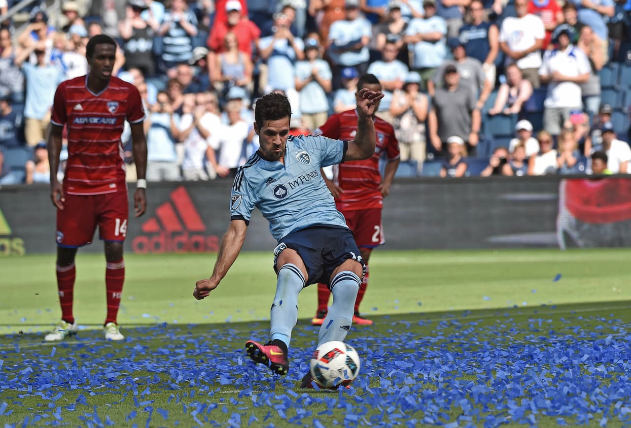 BENNY FEILHABER (MED) | El líder y eje del mediocampo de Sporting Kansas City anotó un gol y asistió en el otro, para la victoria por 2-0 sobre FC Dallas.