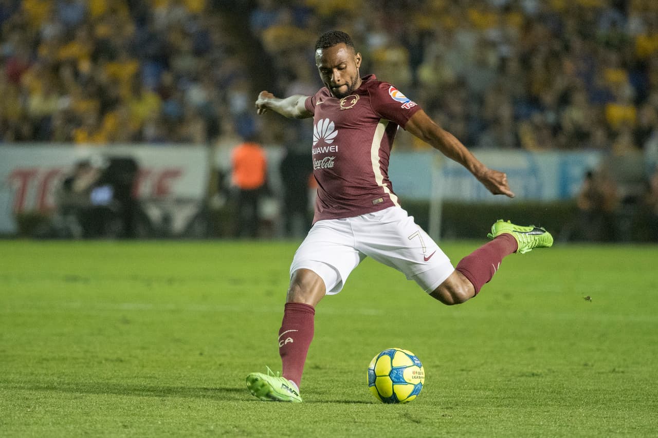 William Da Silva a veces mete goles llegando por sorpresa desde su nueva posición de mediocampista. Pero se nota que no la domina porque falla pases y tiene poca recuperación.
<a href="http://www.univision.com/deportes/futbol/liga-mx/estos-son-cinco-mediocampistas-cuyo-estilo-de-futbol-le-urge-al-america" target="_blank">Las Águilas necesitan ya un medio natural como alguno de estos cinco</a>.