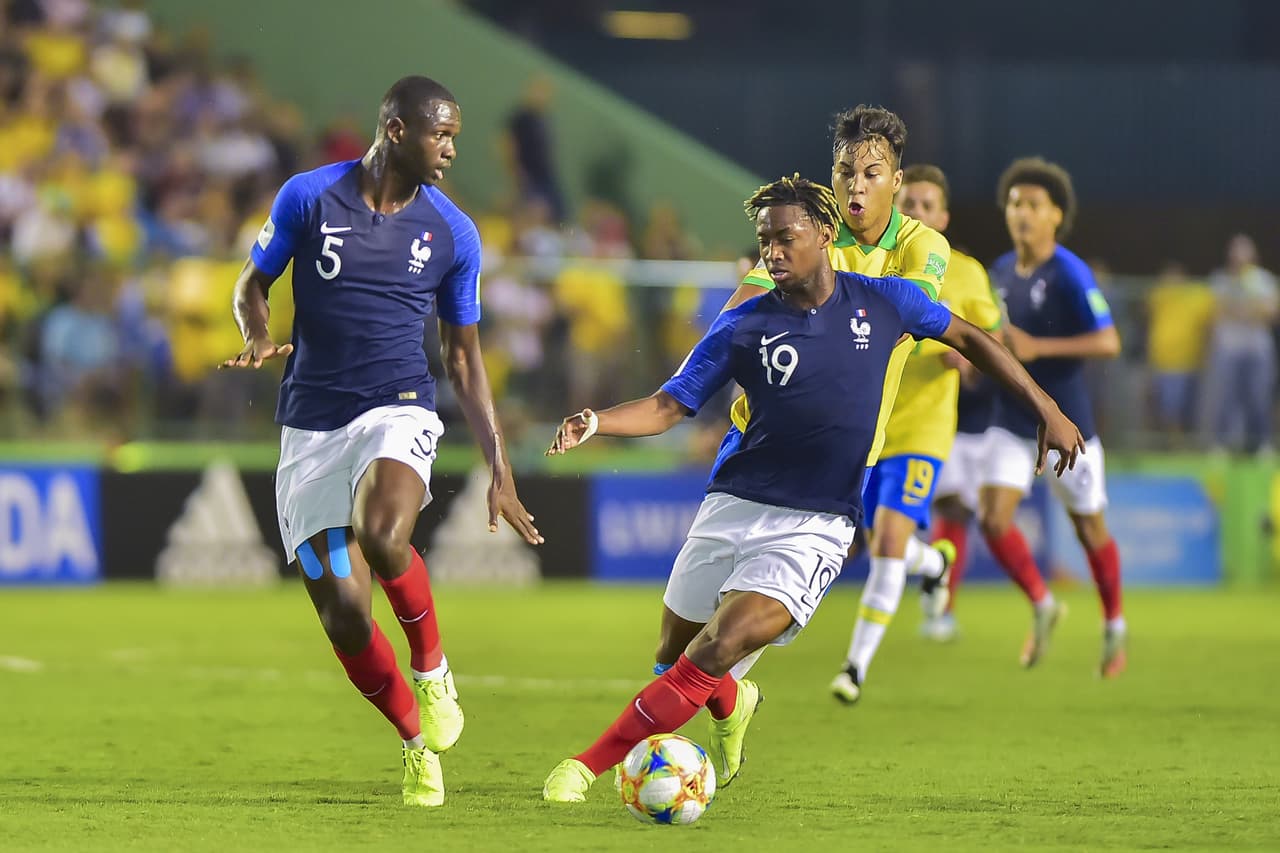 Francia cayó en Brasilia 3-2 ante la verdeamarela que ahora se medirá ante México en la final del torneo.