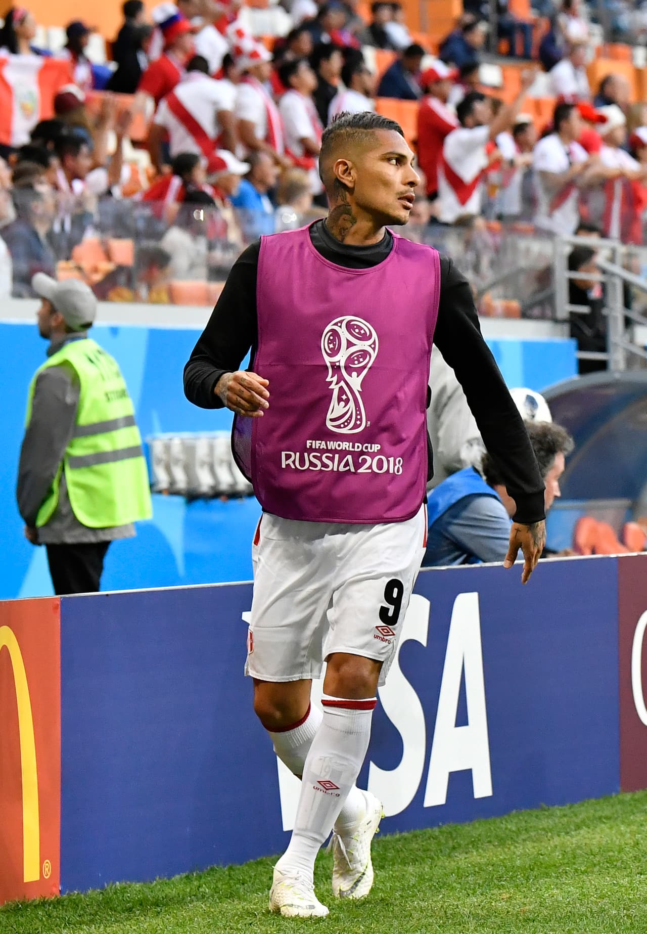 Cuando llegó el gol de Dinamarca al minuto 14 del segundo tiempo, su trabajo de calentamiento aumentó porque su entrada era inminente.