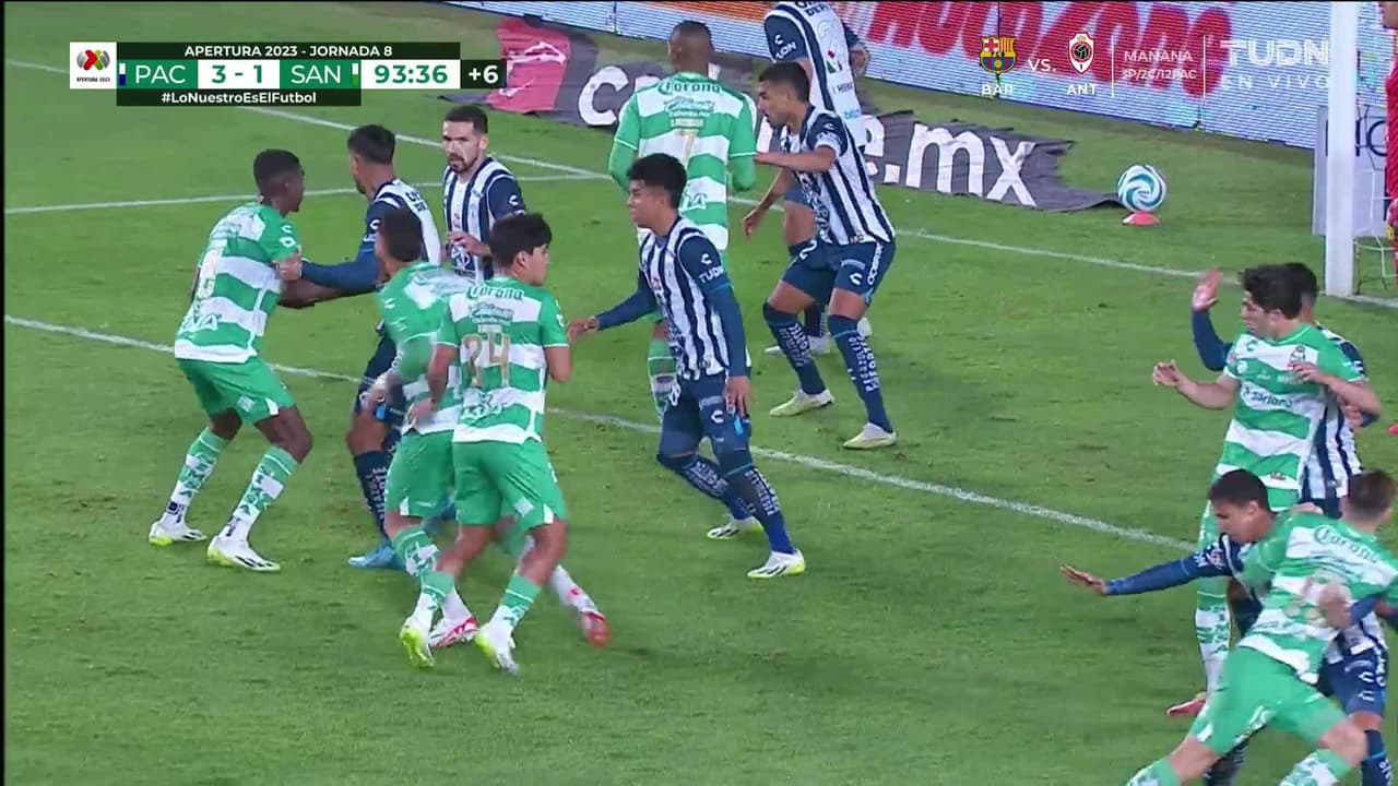 ¡GOL!  anota para Santos Laguna. Félix Torres