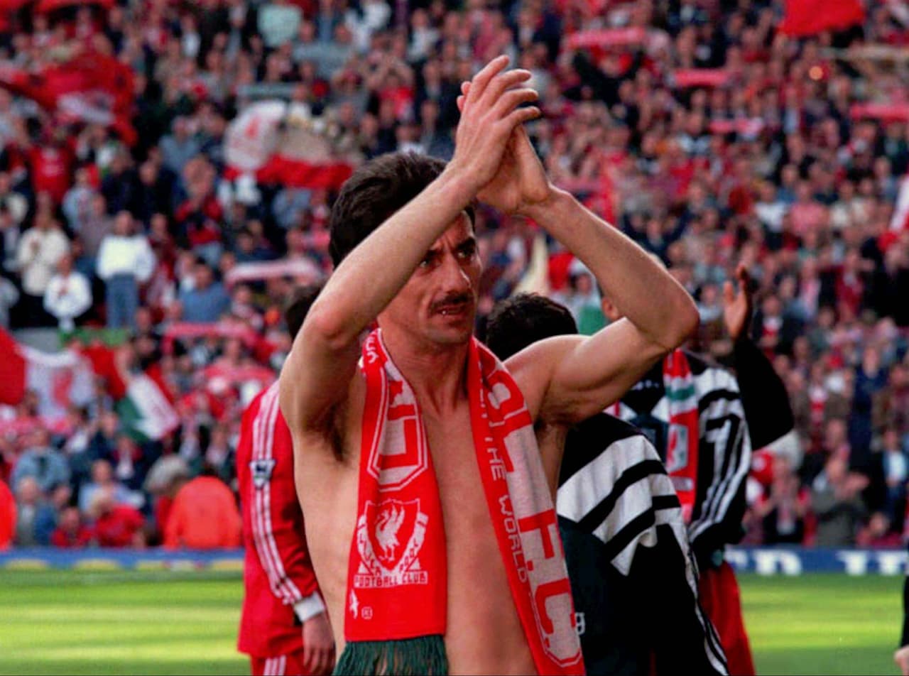 Rush se retiró como profesional en el 2000 y en la actualidad es entrenador de delanteros en Liverpool.