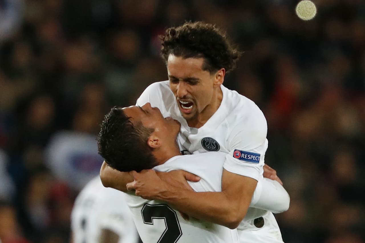 La posición donde más se acomoda Marquinhos en el campo es la central y desde su llegada al club estos lo han utilizado mucho como lateral derecho. Marquinhos de manera muy inteligente tuvo la idea de pedirle asesorías a su otro compatriota Maxwell que se desempeñaba de muy buena manera en esa posición.