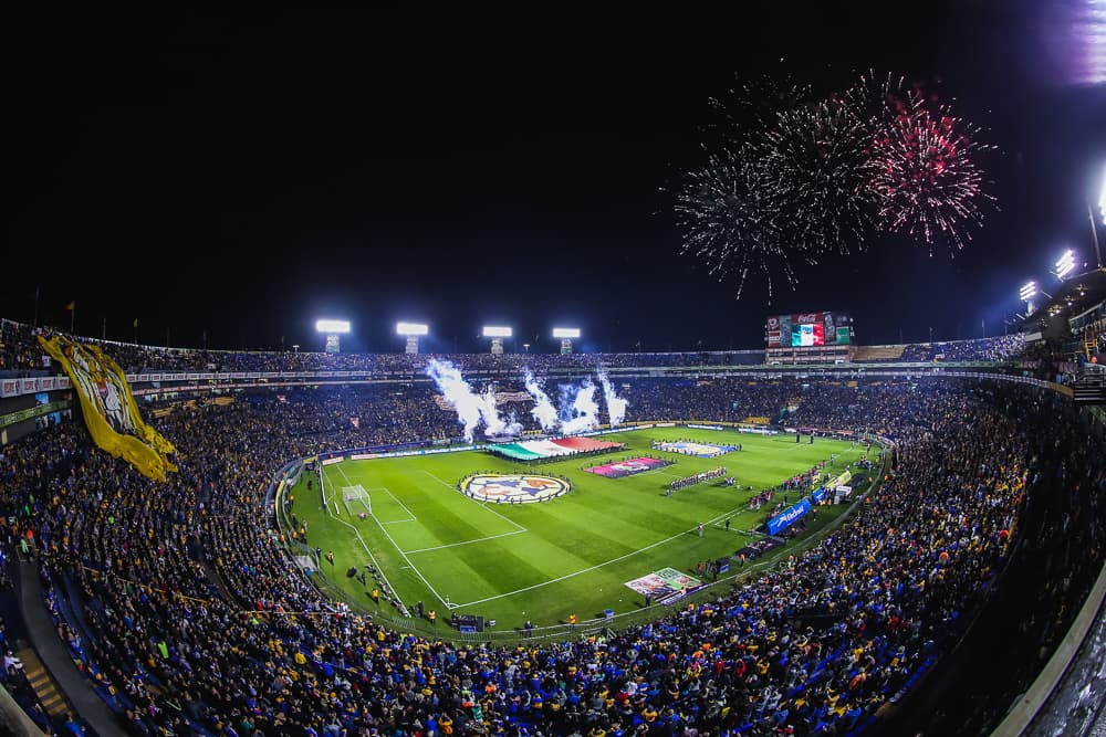 Con lleno en el 'Volcán', los aficionados aguardaron por el desenlace tras el 2-2 del partido de ida en el Estadio Azteca.