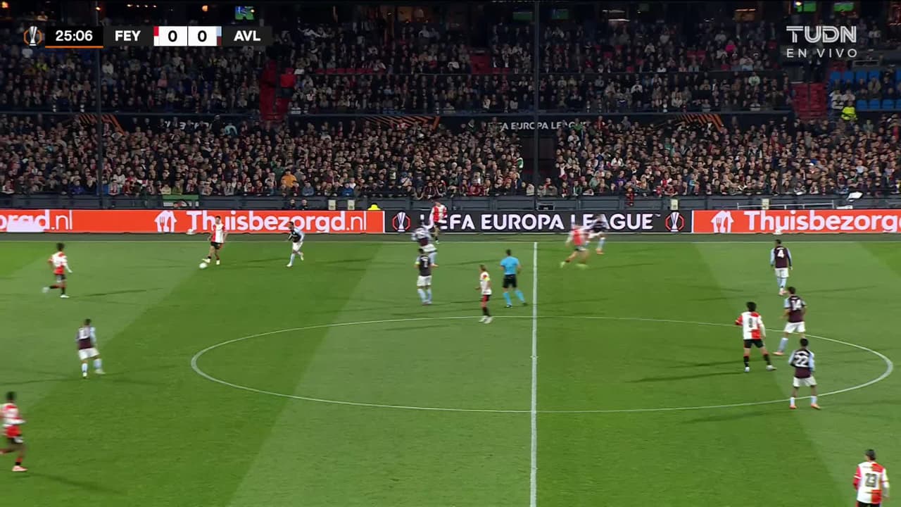 ¡TIRO ATAJADO! disparo por Ayase Ueda.