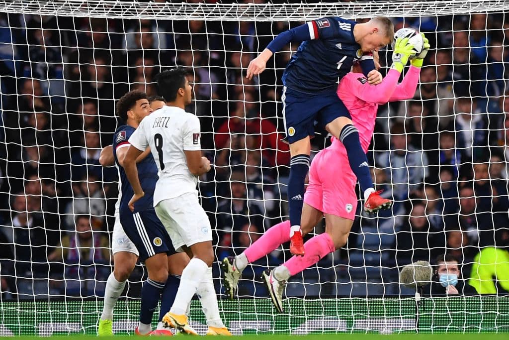 Georgia cae en casa 0-2 frente a Grecia, Escocia logra vencer a Israel en el minuto 90+4 con un marcador de 3-2 y Ucrania sle hace la diablura a Finlandia a domicilio y los vencen 1-2.