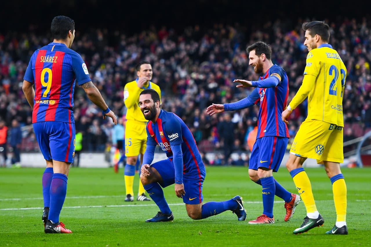 Arda Turan anotó el cuarto tanto al recoger otro rechace de Varas a un nuevo disparo de Luis Suárez.