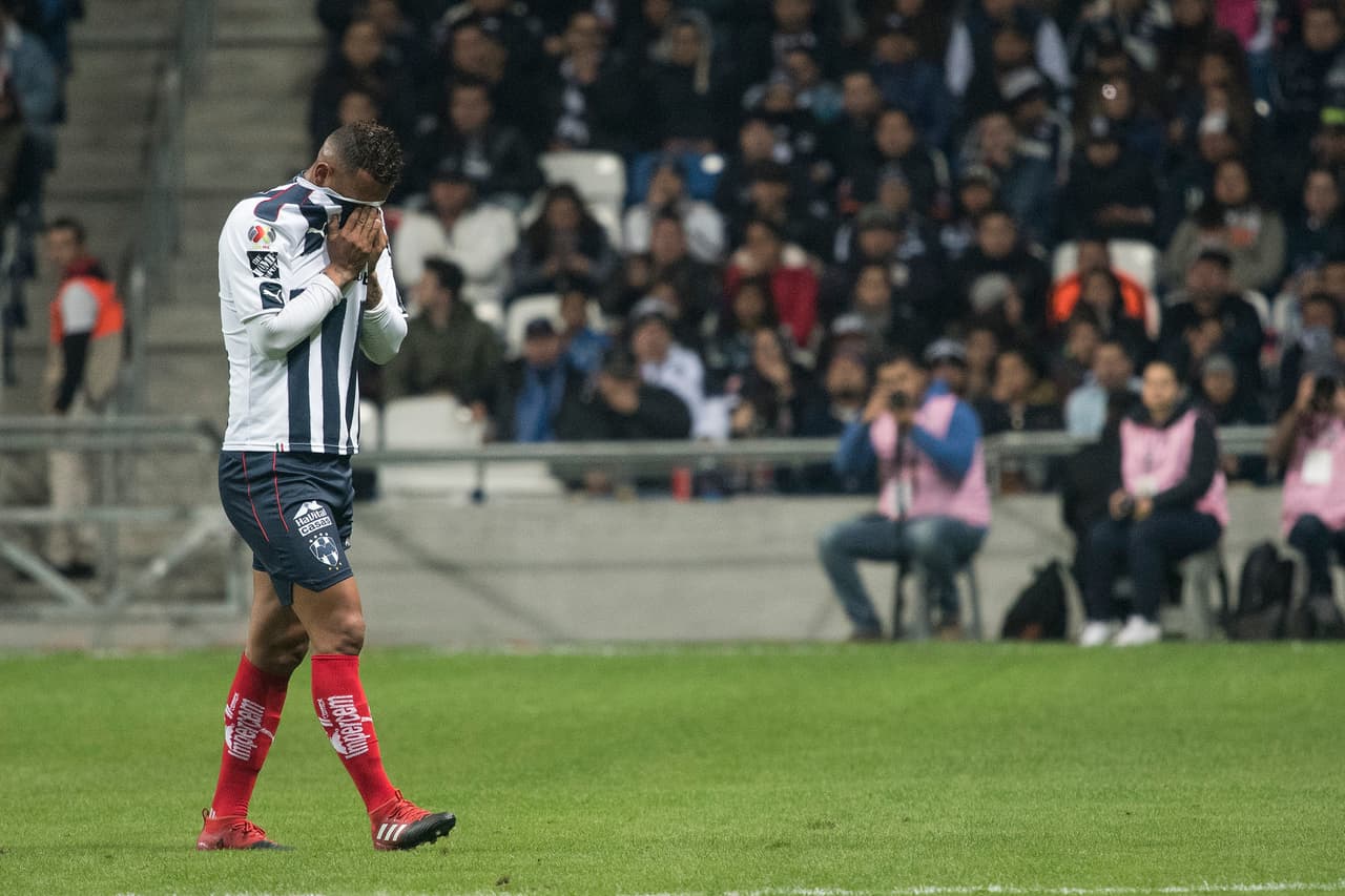 Edwin Cardona 
<a href="http://www.univision.com/deportes/futbol/monterrey/crackdona-ofrecio-sinceras-disculpas-a-los-rayados-por-haber-sido-expulsado" target="_blank">ofreció sinceras disculpas por haber sido expulsado ante León</a>. Eso sí: le echó todita la culpa al árbitro.