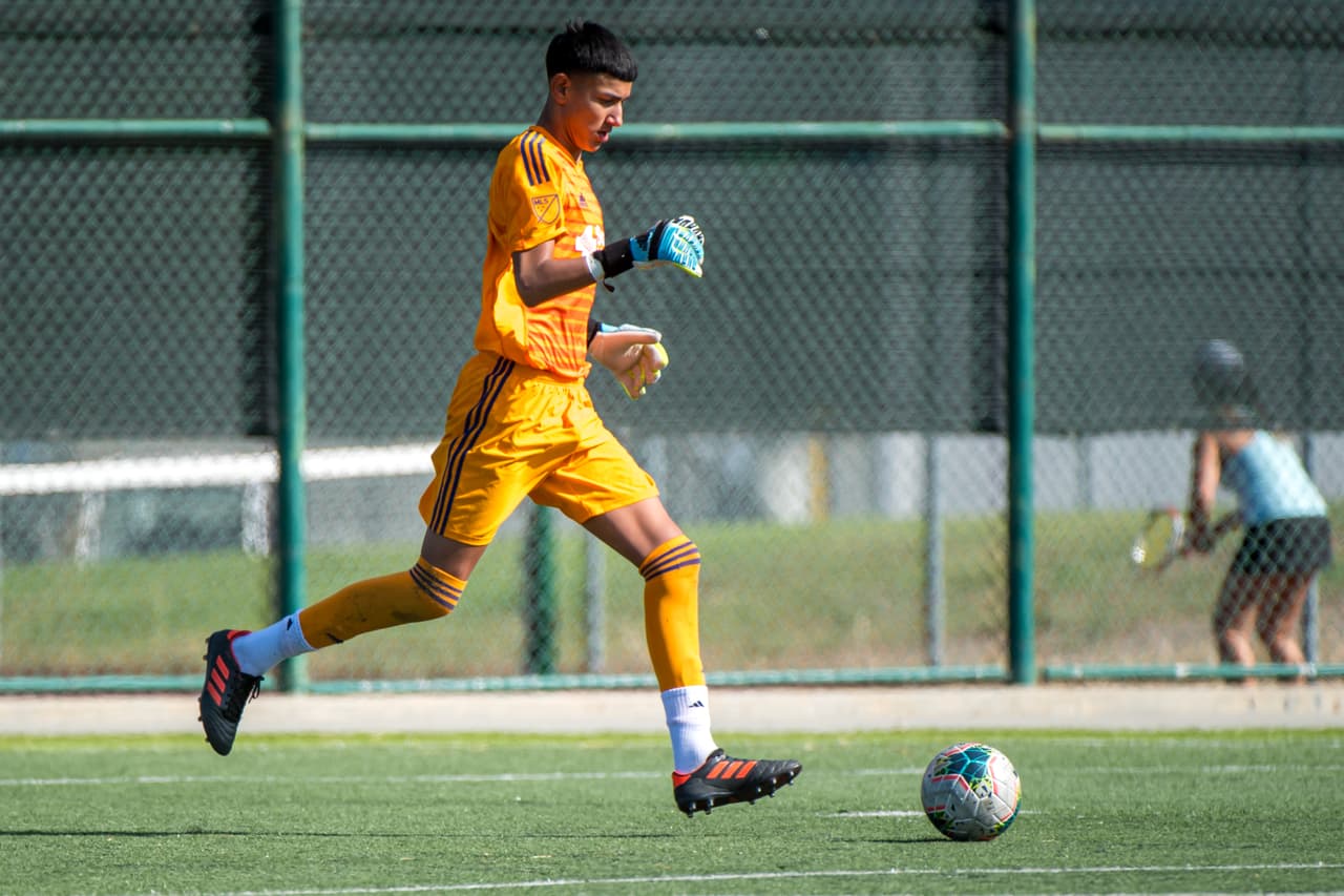 Con apenas 14 años, 'Emi' Ochoa se convirtió en 
<a href="https://www.univision.com/local/san-francisco-kdtv/no-estaria-aqui-si-no-fuera-por-ellos-el-guardameta-de-padres-mexicanos-mas-joven-en-la-historia-de-la-mls" target="_blank">uno de los jugadores más jóvenes en la historia</a> en ser fichado por un equipo de la Major League Soccer (MLS, por sus siglas en inglés).