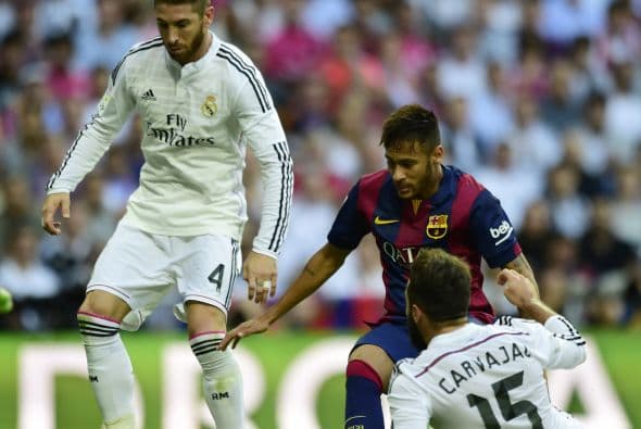 Al final del primer tiempo el Barcelona tuvo el balón pero no encontró espacios.