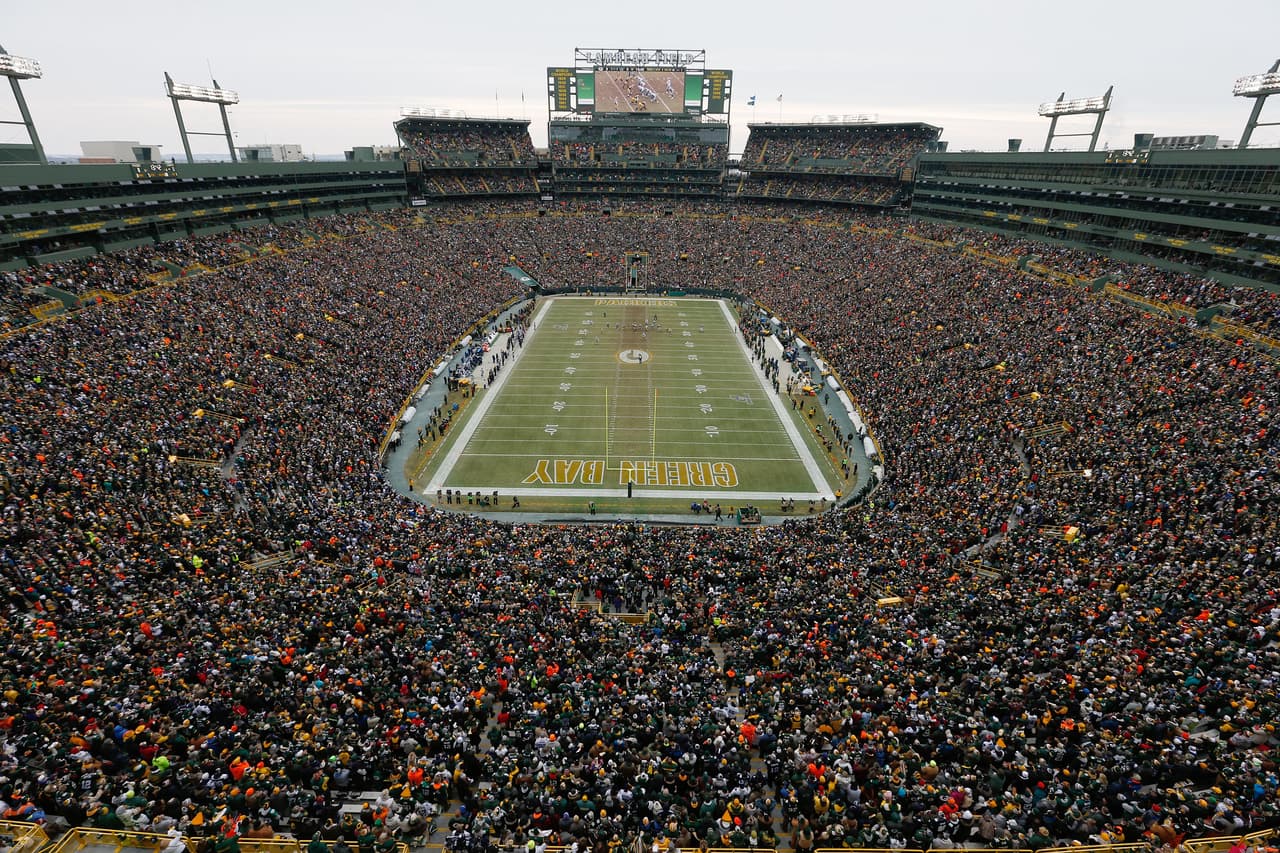 #4 Lambeau Field (Green Bay Packers): Incluyendo la victoria en playoffs ante Dallas, GB logró un perfecto 9-0 la temporada pasada. La multitud se alimenta de la energía de la explosiva ofensiva de los Empacadores (AP-NFL).