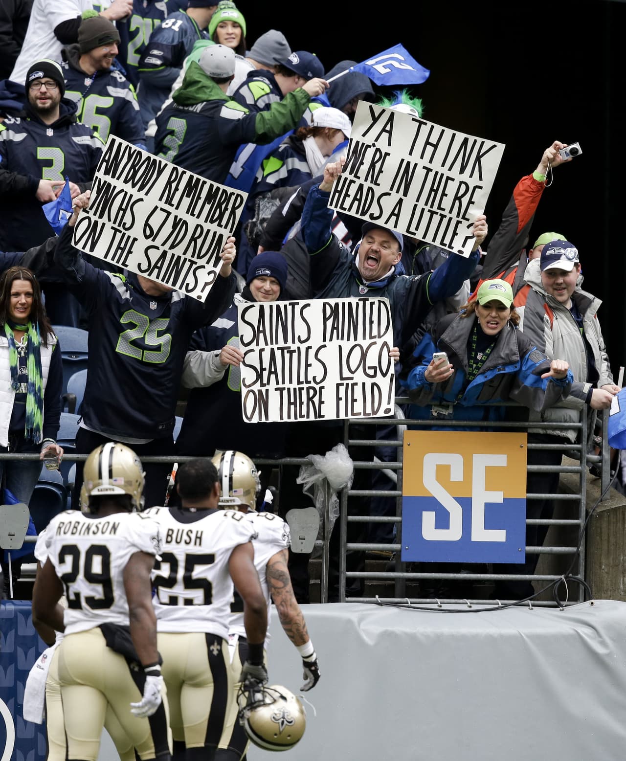 Cuando los ‘Hawks’ tienen la bola, la electricidad creada por Marshawn Lynch y Russell Wilson mantienen al #12 activo todo el día. La ‘Legión del Boom’ también mantiene a las masas en frenesí (AP-NFL).