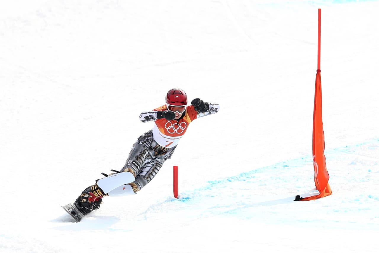 Ledecka, que ya había ganado el supergigante de esquí alpino en los Juegos de PyeongChang, hizo historia al capturar otro oro y en otro deporte distinto en la misma cita olímpica.