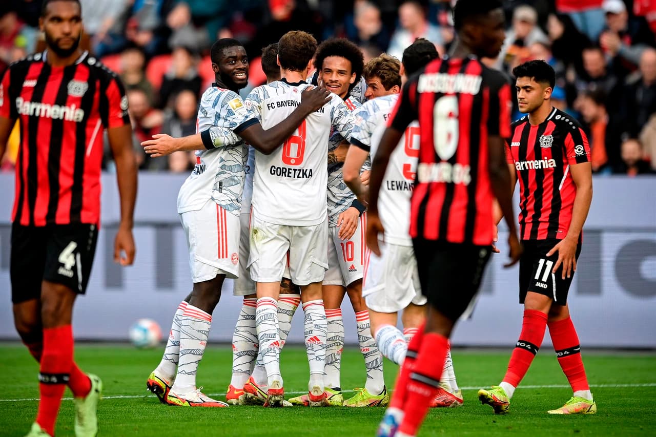 Bayern Munich se impone con goliza durante su visita al Bayer Leverkusen 5-1, durante la octava jornada de la Bundesliga. Robert Lewandowski abrió el marcador al 5' y al 30' ya le daba el triunfo a los bávaros, Müller y Gnabry hicieron lo propio y, en la primera mitad ya derrotaban al local. Fue al 55' cuando Patrik Schick sumó uno.