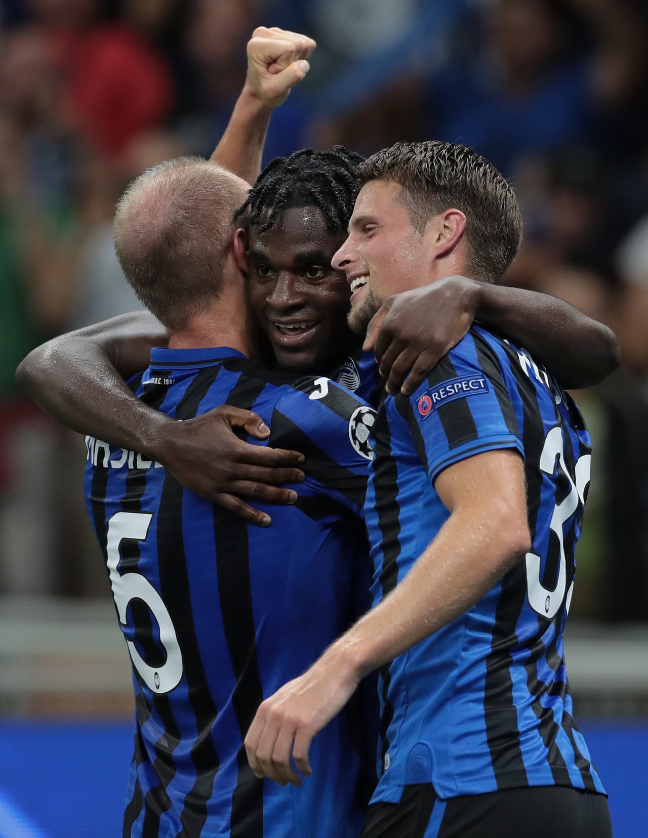 Duván Zapata anota al minuto 28 durante este encuentro.