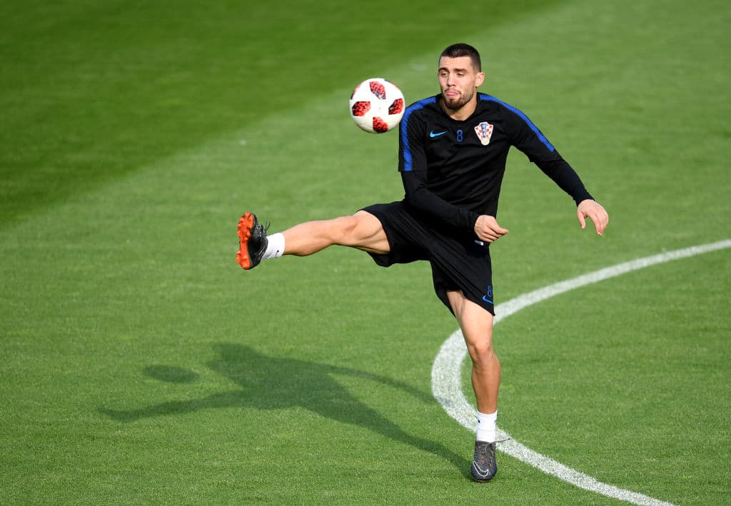 Aunque el Real Madrid ha dicho que es parte importante del club, el delantero croata Mateo Kovacic busca salir del equipo blanco. Manchester City, Roma y Bayern Munich han preguntado por él.