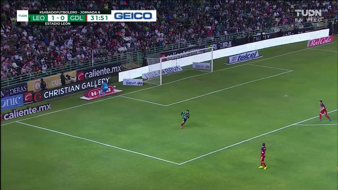 ¡TIRO ATAJADO! disparo por Roberto Alvarado.