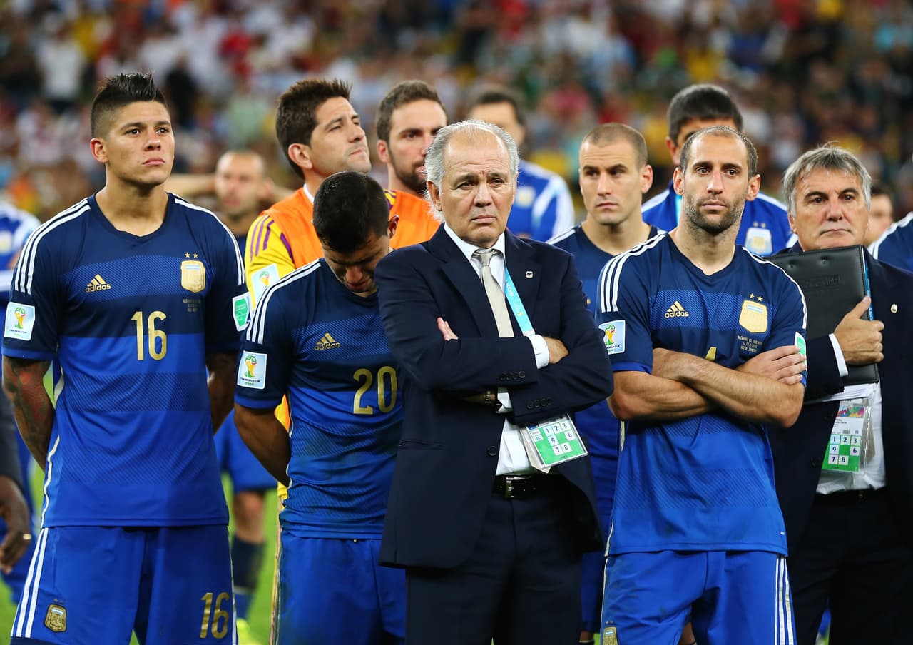 En 2011 Alejandro Sabella fue designado por la AFA para que tomara las riendas del combinado argentino. Con Sabella, Argentina estuvo muy cerca de lograr otra Copa del Mundo, pero cayó ante Alemania 1-0 en la final de Brasil 2014.
