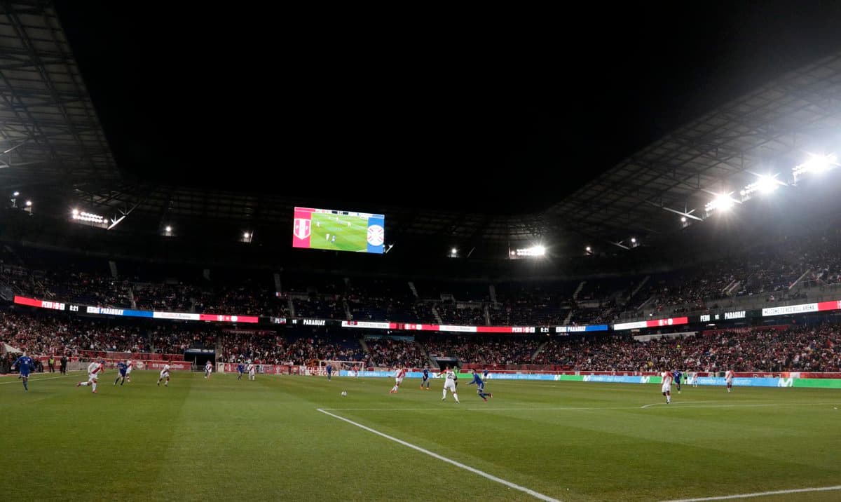 El Red Bull Arena de New Jersey fue el escenario del partido donde Perú parecía local por el gran acompañamiento de sus aficionados.