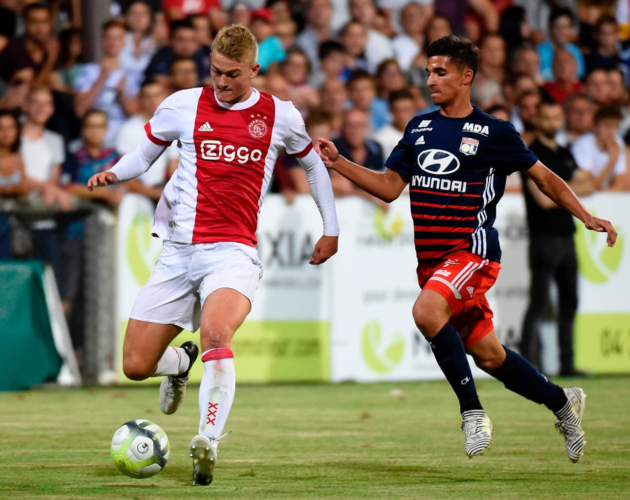 El defensor holandés Matthijs de Ligt, del Ajax, podría salir del equipo en este mercado de verano. De acuerdo a la información desde Inglaterra, Manchester City y Tottenham estarían tras sus pasos.