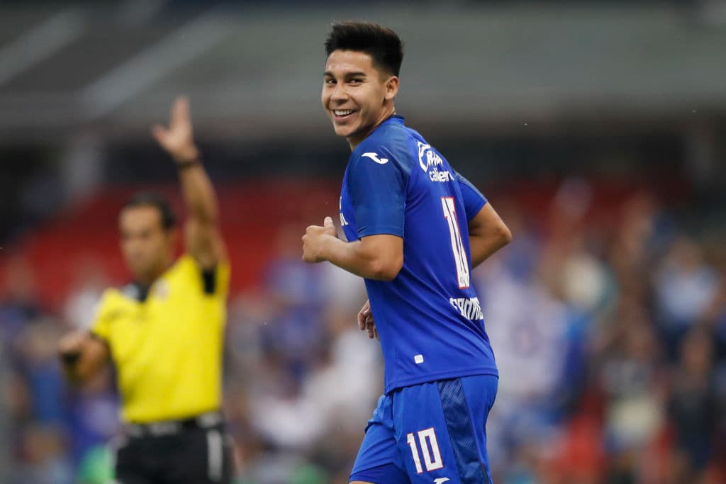 Jugador de Cruz Azul le hace el 'fuchi' a Boca Juniors